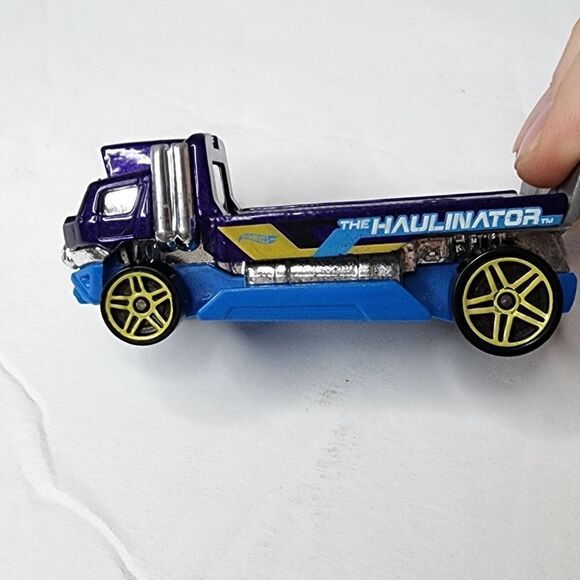 THE HAULINATOR / Hot Wheels 2014 Scale Diecast Model Truck #B42 - Picture 1 of 9